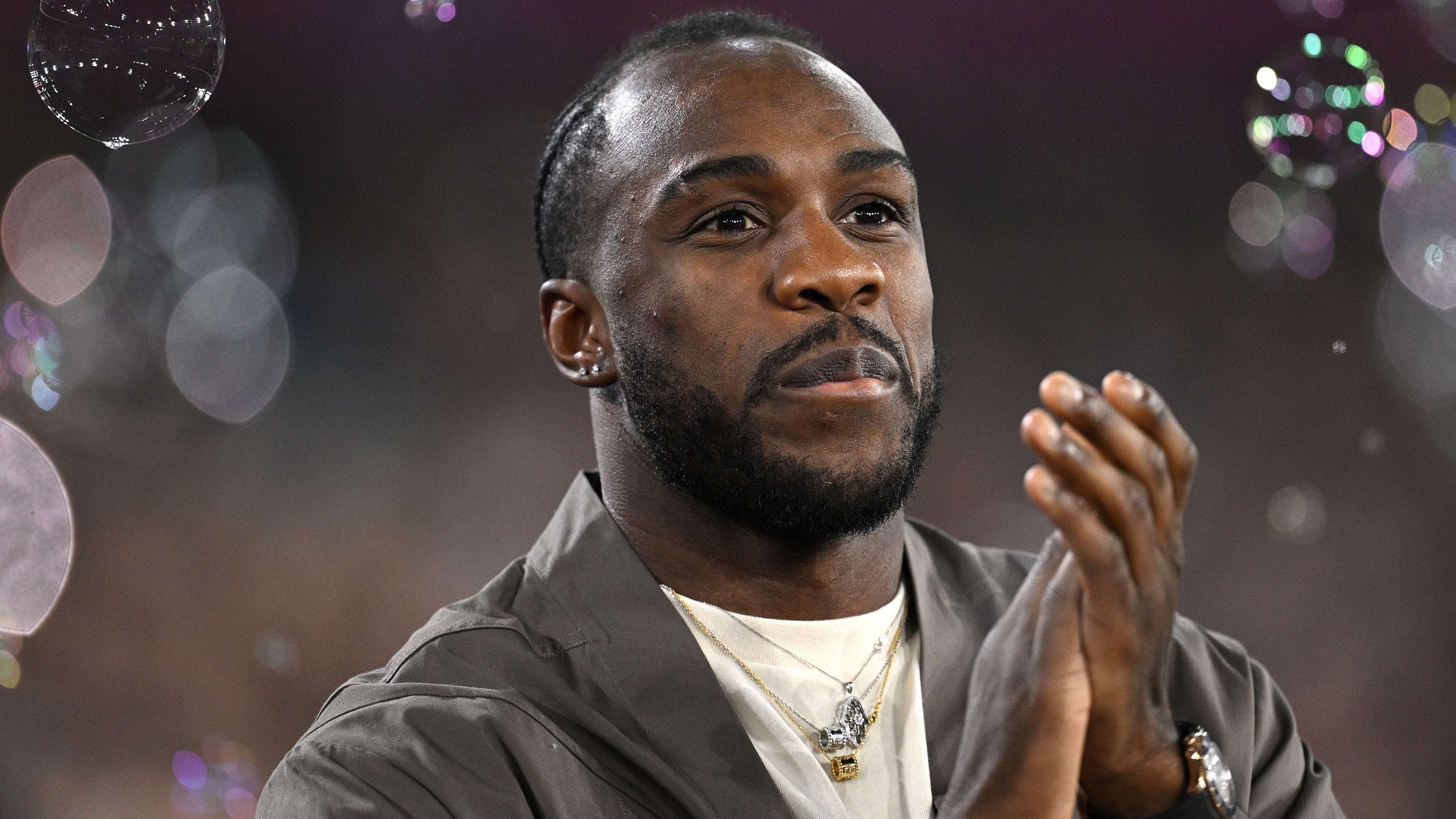 球迷之间建 球迷之间建